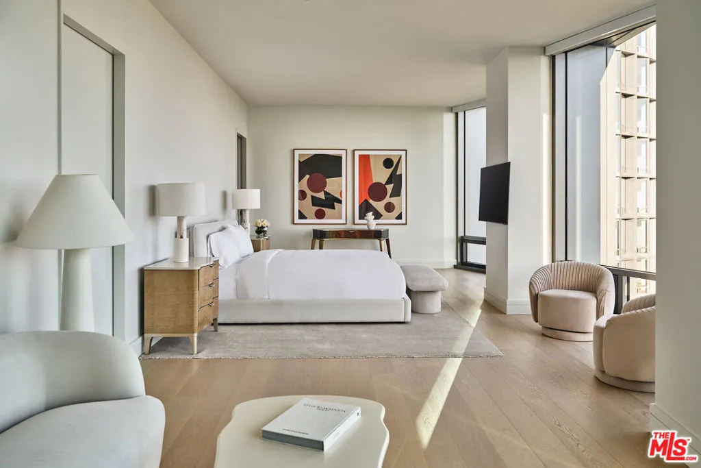 211 W Elm Court 14c, Los Angeles, California 90067 home-pic-4